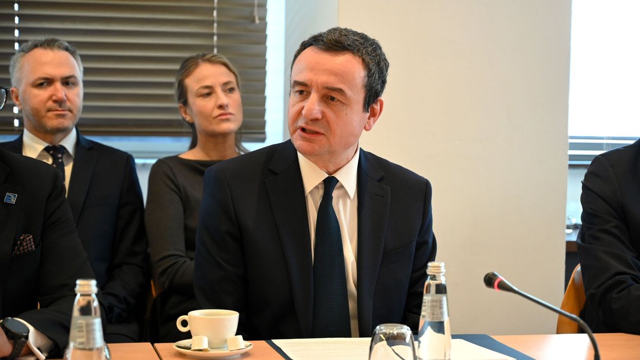 Ambasadorët e BE-së takojnë Kurtin: Pa dialog me Serbinë nuk ka përparim në integrimin evropian Ambasadorët e BE-së takojnë Kurtin: Pa dialog me Serbinë nuk ka përparim në integrimin evropian