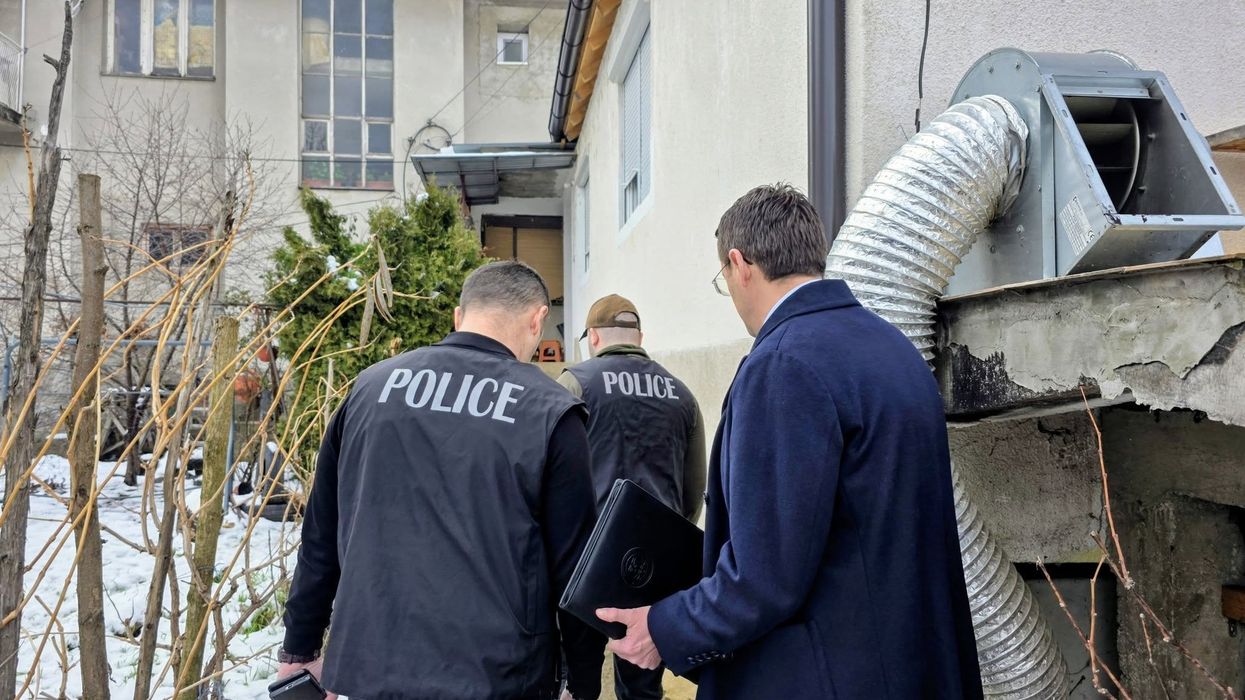 Pas arrestimit, i dyshuari për sulm ndaj KFOR-it ndalohet për 48 orë