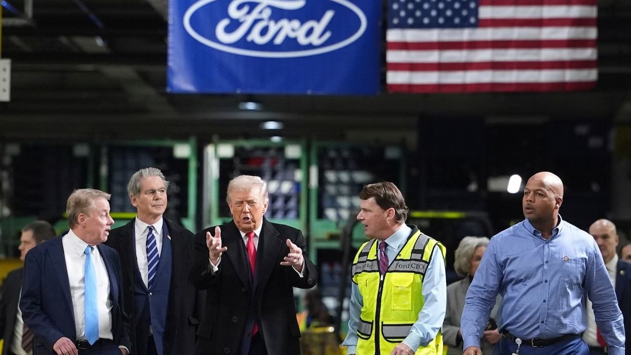 Ofendoi Trumpin, presidenti amerikan i tregon gishtin e mesëm – fabrika e Ford shkarkon punonjësin Ofendoi Trumpin, presidenti amerikan i tregon gishtin e mesëm – fabrika e Ford shkarkon punonjësin