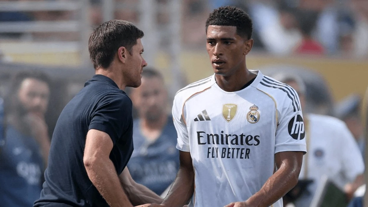 Bellingham shpërthen në rrjetet sociale pas shkarkimit të Xabi Alonsos