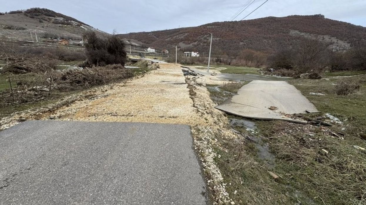 Investimi prej mijëra eurosh, asfalti në Dobroshec të Drenasit hiqet si tapet