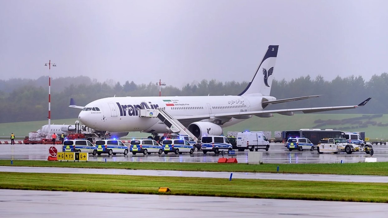 Irani mbyll hapësirën ajrore për fluturime komerciale për orë të tëra