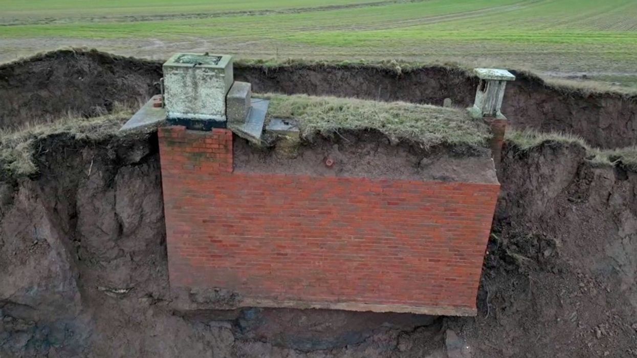 Erozioni kërcënon bunkerin e Luftës së Ftohtë, ai thuhet se është vetëm pak ditë larg rënies në det Erozioni kërcënon bunkerin e Luftës së Ftohtë, ai thuhet se është vetëm pak ditë larg rënies në det