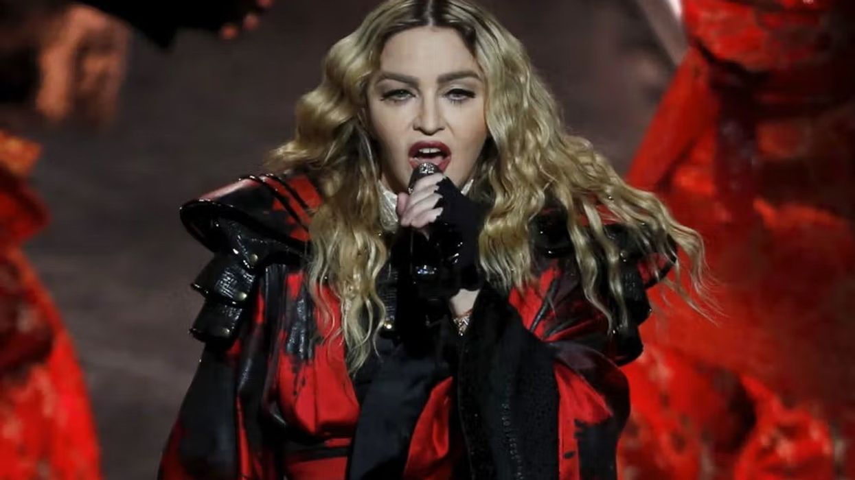 Madonna me një mesazh mbështetës për protestuesit iranianë: Qëndroni të fortë Madonna me një mesazh mbështetës për protestuesit iranianë: Qëndroni të fortë