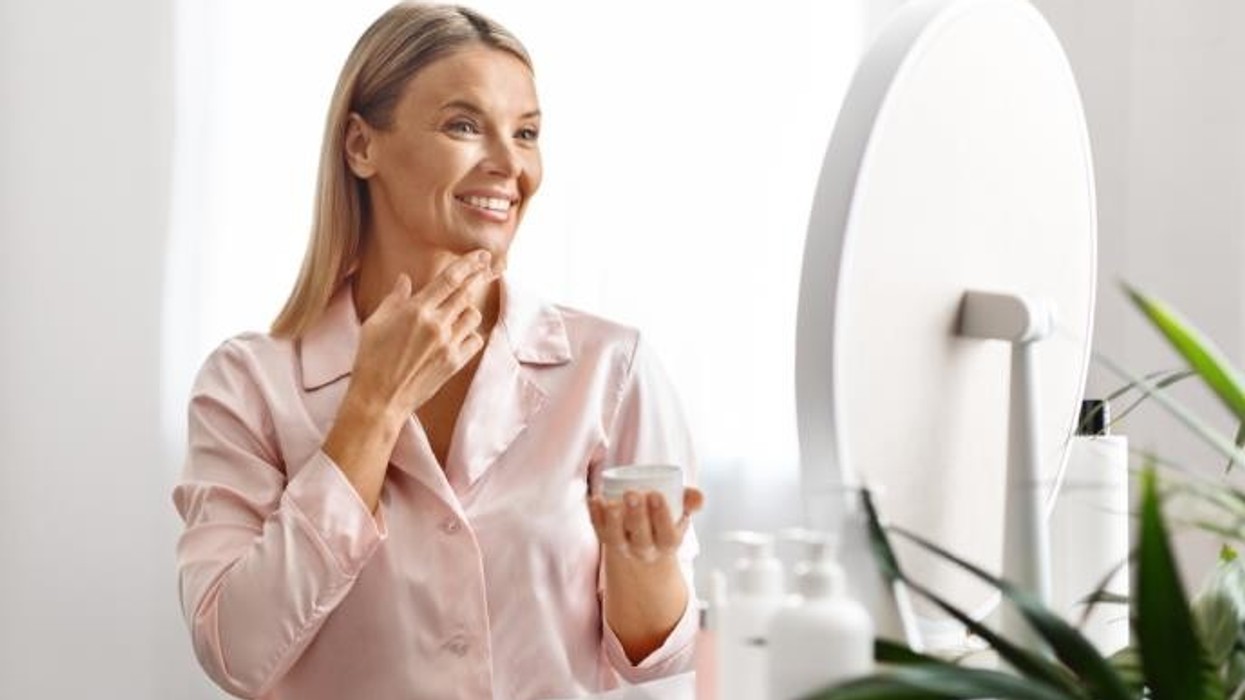 A funksionojnë vërtet kremrat kundër plakjes? Ja çfarë është mit dhe çfarë jep rezultat