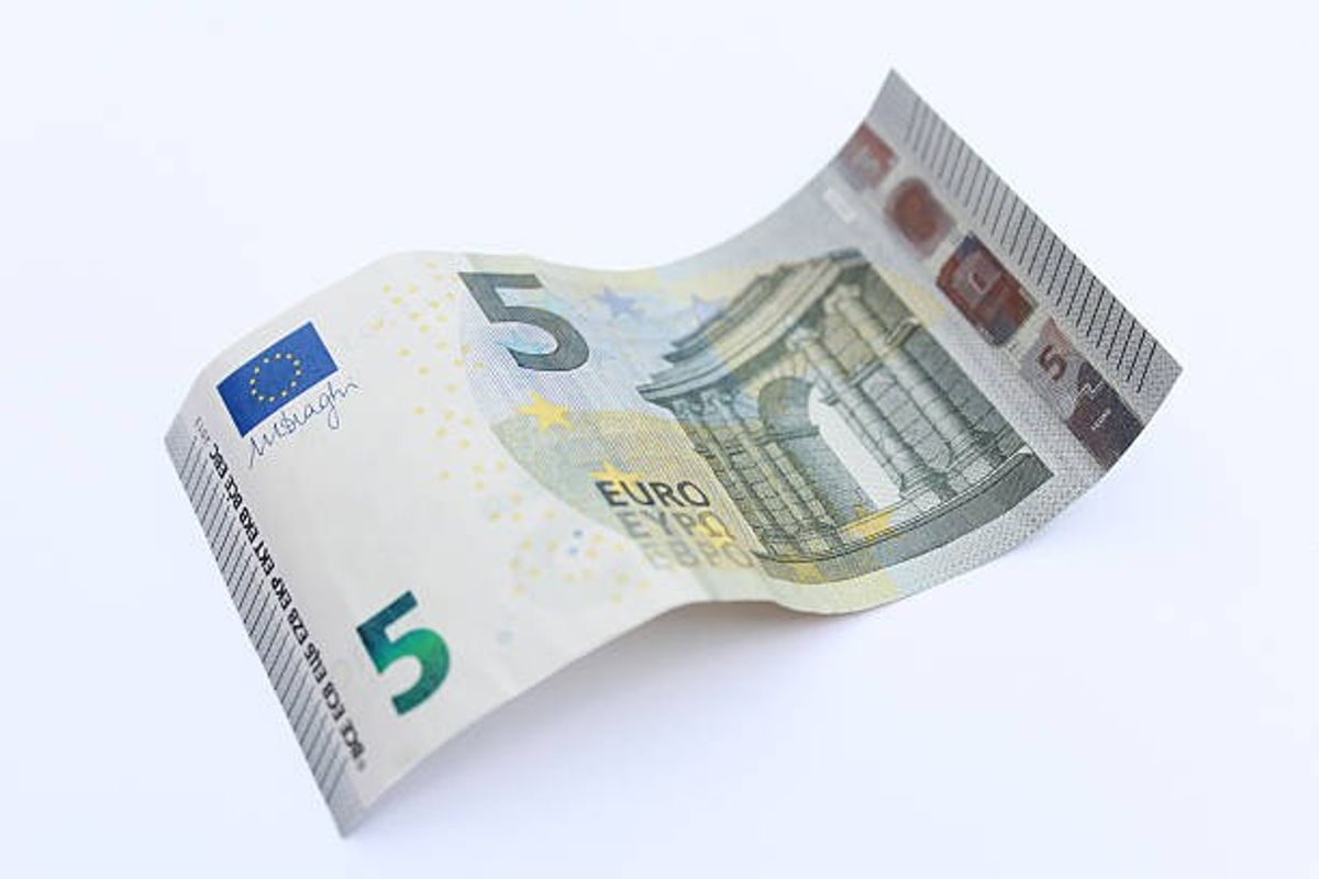 Ia dha zyrtarit policor 5 euro ryshfet, arrestohet i dyshuari Ia dha zyrtarit policor 5 euro ryshfet, arrestohet i dyshuari