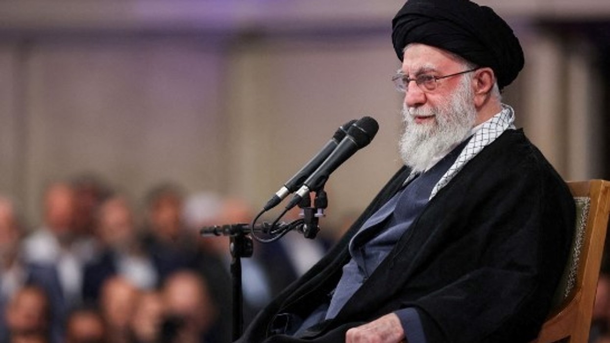 Irani i vret protestuesit, por fajin ia hedh SHBA‑së