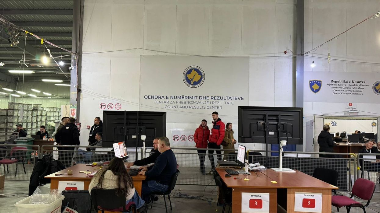 Procesi në QNR në ditën e gjashtë, rinumërohen 445 nga 914 vendvotime Procesi në QNR në ditën e gjashtë, rinumërohen 445 nga 914 vendvotime