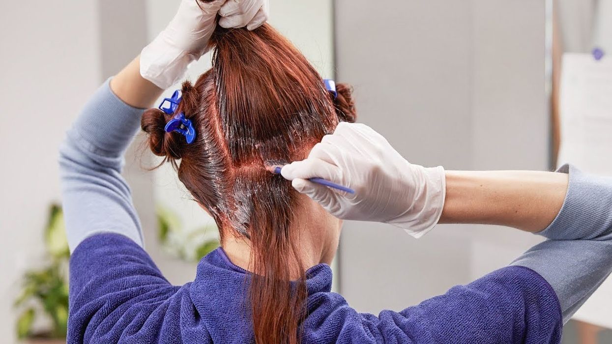 Sa herë në vit është më së miri të lyeni flokët? Ja çfarë rrezikoni sipas dermatologëve Sa herë në vit është më së miri të lyeni flokët? Ja çfarë rrezikoni sipas dermatologëve