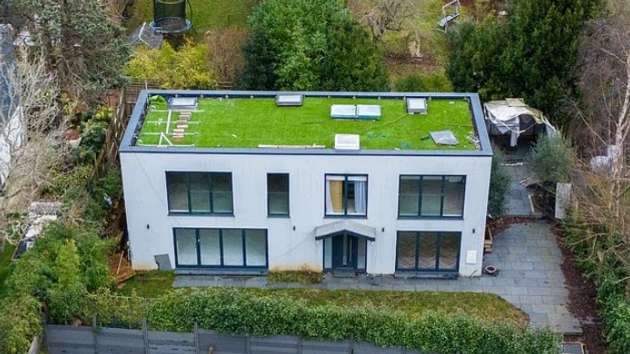 Biznesmeni në Angli rrezikon të humbasë vilën milionëshe - pas ndërtoi një bodrum pa leje ndërtimi