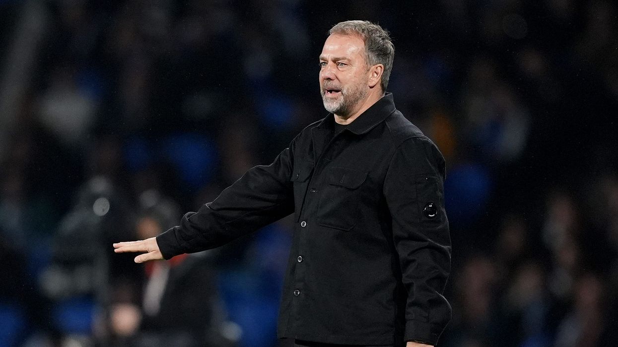 Flick kritikon ashpër gjyqtarin pas humbjes ndaj Real Sociedad Flick kritikon ashpër gjyqtarin pas humbjes ndaj Real Sociedad