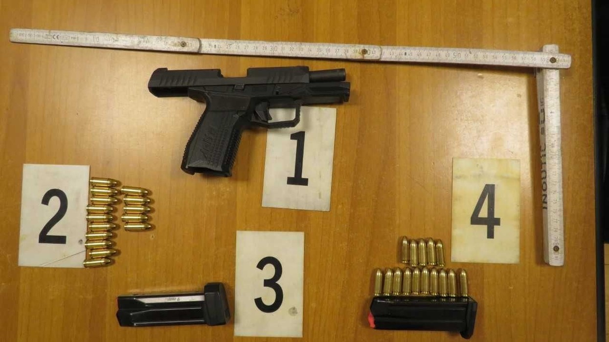 Një person kanos fqinjin e tij me armë në Prizren, dërgohet në mbajtje