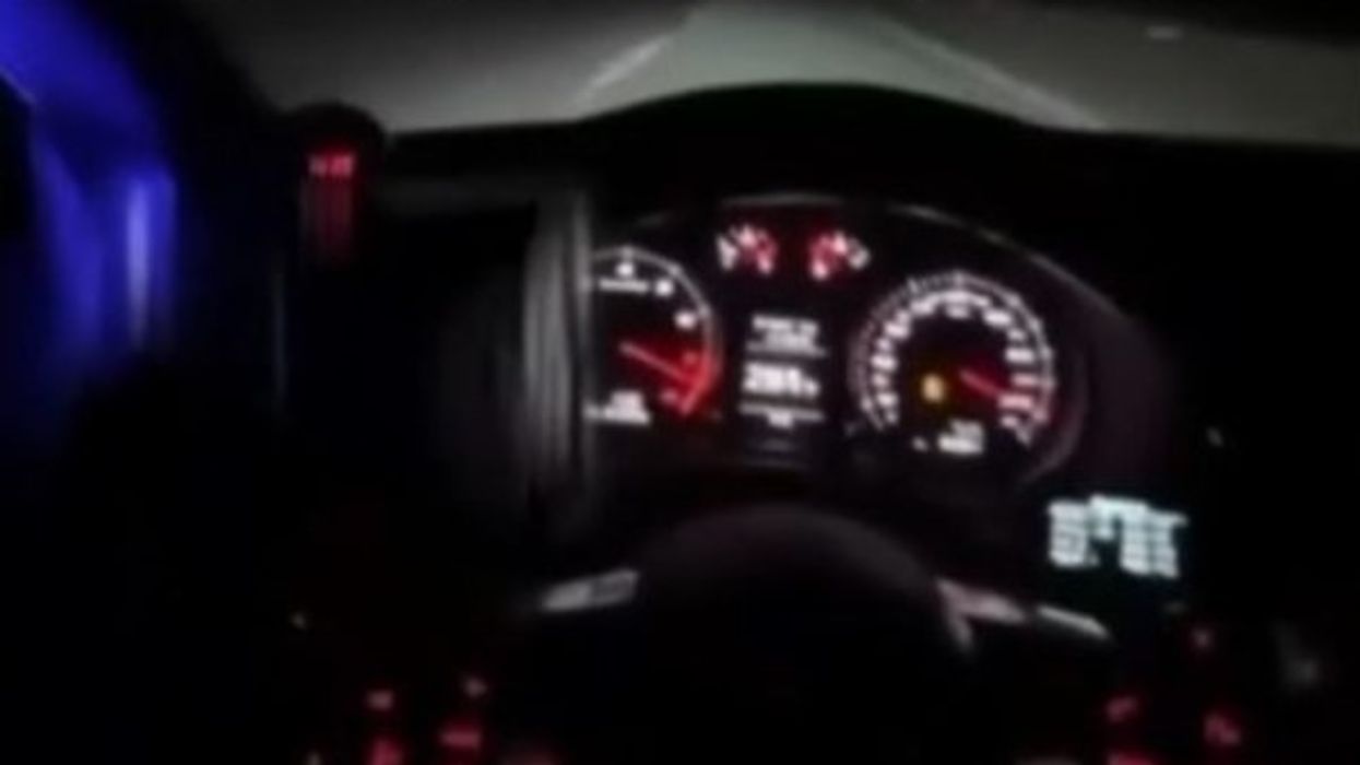 Shoferi në Greqi filmoi veten duke vozitur 304 km/h në një rrugë publike – me këtë “ia lehtësoi punën policisë” Shoferi në Greqi filmoi veten duke vozitur 304 km/h në një rrugë publike – me këtë “ia lehtësoi punën policisë”