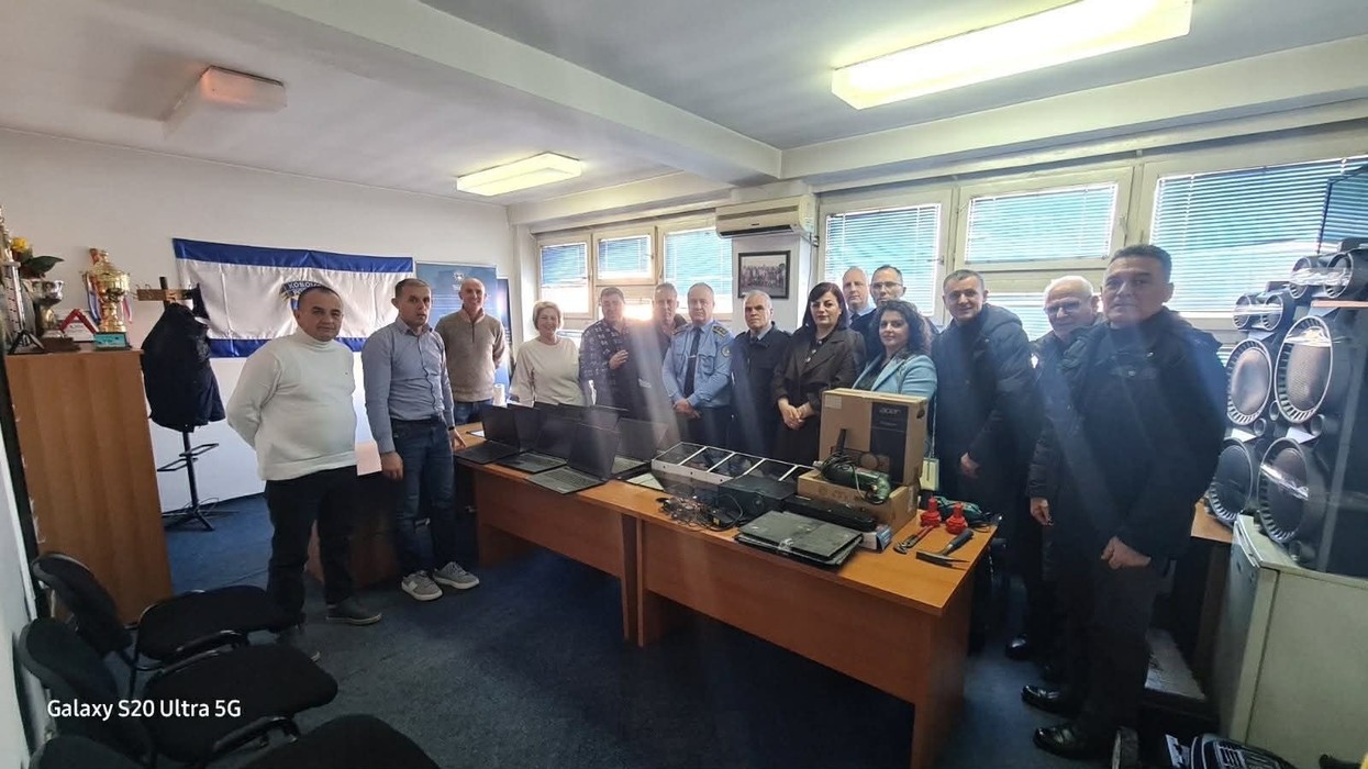 Zbardhen vjedhjet në shkollat e Vitisë, pajisjet e vjedhura u kthehen institucioneve arsimore