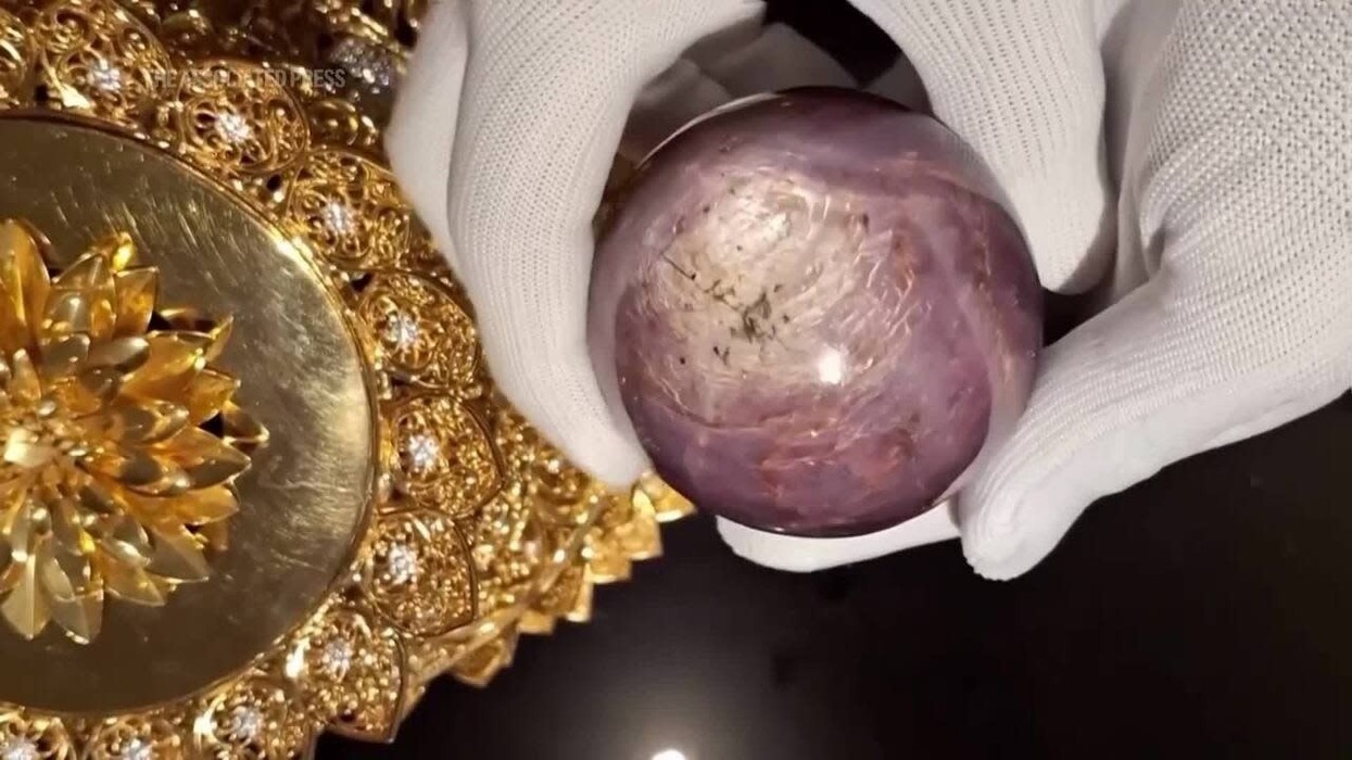 Safiri i rrallë 'Purple Star' me peshë 3,563 karat zbulohet në Shri Lankë - mund të vlejë mbi 300 milionë dollarë