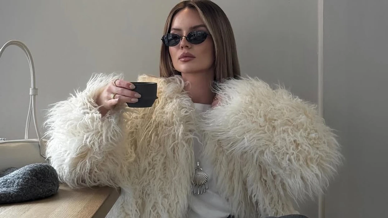 Palltot e fryra në ngjyrën Pantone të vitit duken luksoze, por kanë një “mangësi”