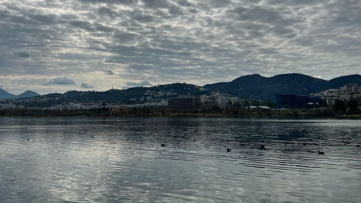 Moti në Shqipëri, vranësira të dendura dhe shi Moti në Shqipëri, vranësira të dendura dhe shi