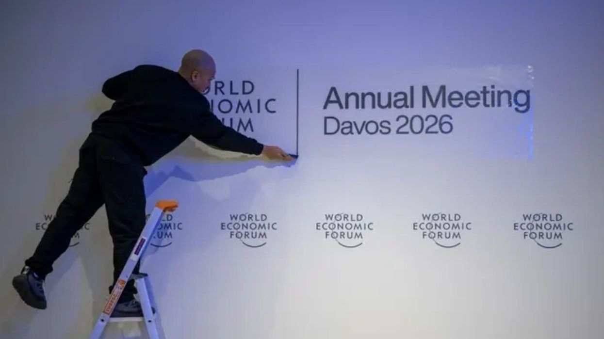 Udhëheqësit e BE-së 'ngjiten në skenë' në Davos ndërsa 'Trump trondit rendin global' për shkak të kërcënimit për Grenlandën Udhëheqësit e BE-së 'ngjiten në skenë' në Davos ndërsa 'Trump trondit rendin global' për shkak të kërcënimit për Grenlandën