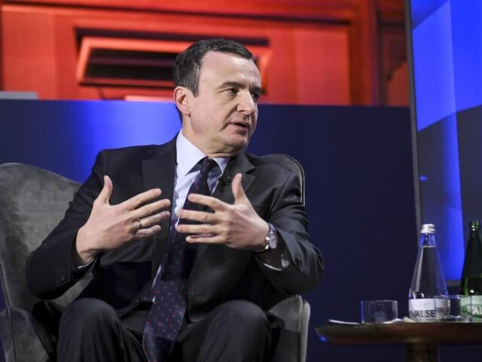 Kurti në Davos: Kosova dhe Shqipëria janë një komb, krahasimi me Moldovën nuk qëndron Kurti në Davos: Kosova dhe Shqipëria janë një komb, krahasimi me Moldovën nuk qëndron