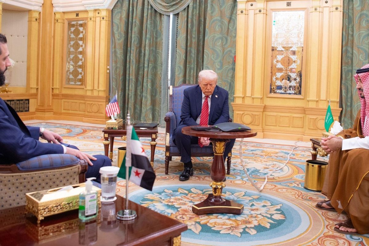 Si al-Sharaa i Sirisë mori zonat e mbajtura nga kurdët, ndërkohë që mbajti SHBA-në në anën e tij Si al-Sharaa i Sirisë mori zonat e mbajtura nga kurdët, ndërkohë që mbajti SHBA-në në anën e tij