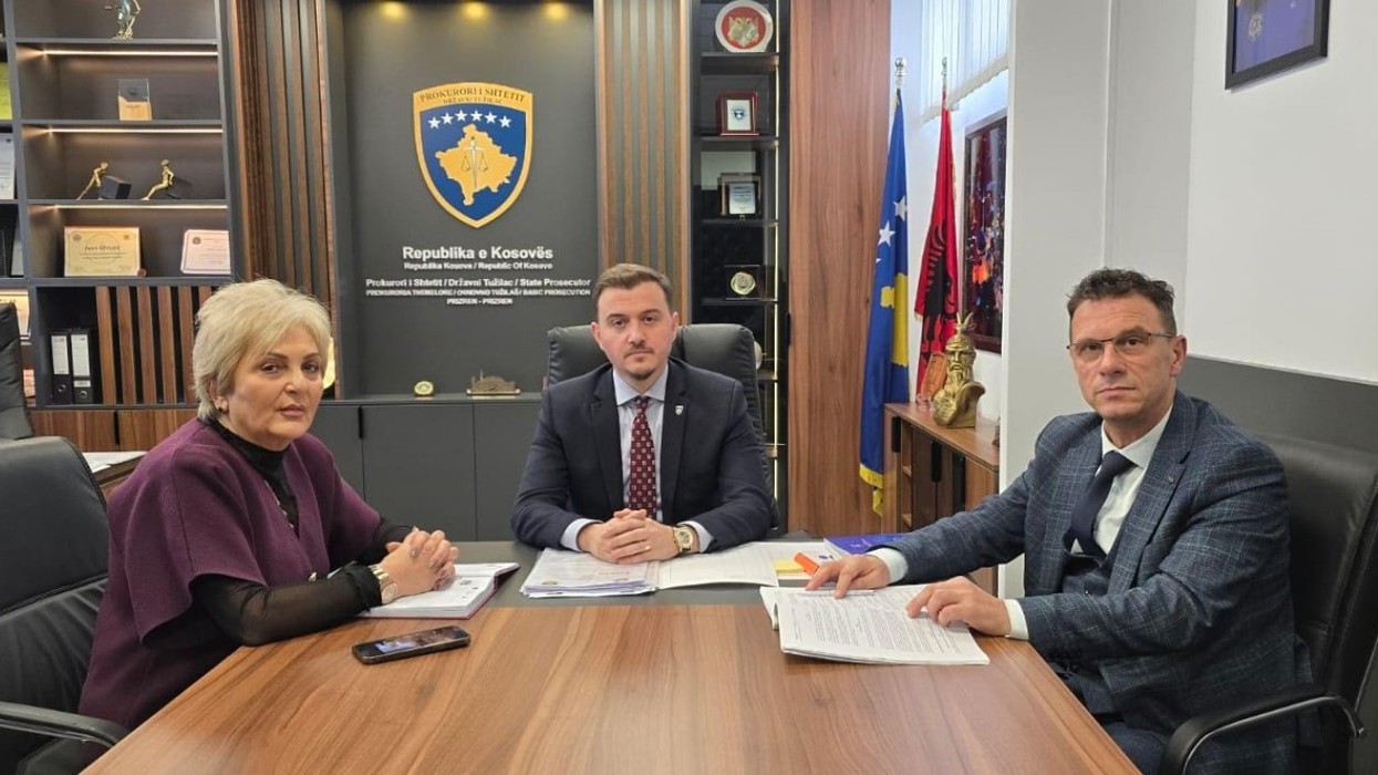 Hetimet lidhur me rinumërimin e votave, kryeprokurori i Prizrenit pret në takim koordinatoren nacionale për zgjedhje
