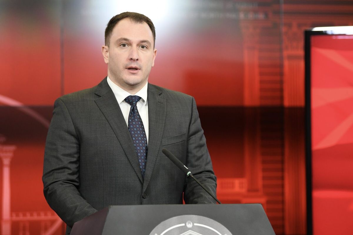Andonovski: Prej sot certifikatat e lindjes, vdekjes dhe të kurorëzimit do të mund të merren online Andonovski: Prej sot certifikatat e lindjes, vdekjes dhe të kurorëzimit do të mund të merren online