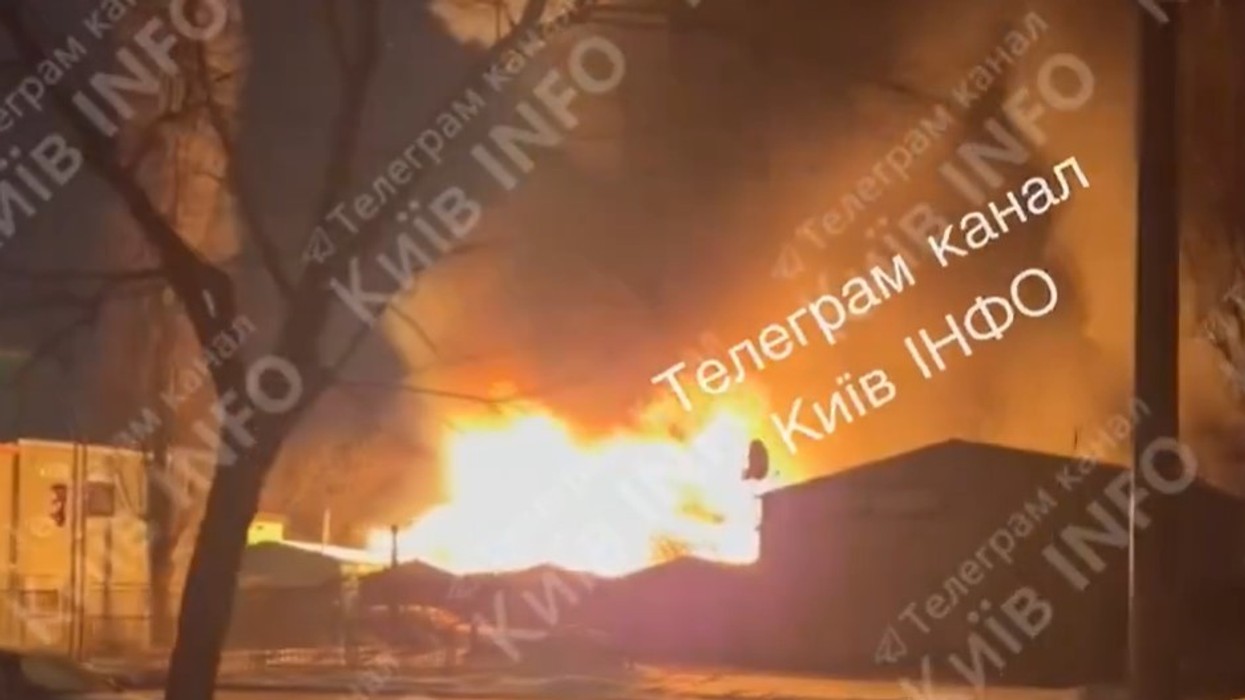 Ndërsa bisedimet trepalëshe nisin në Abu Dhabi, sulmet ruse vazhdojnë në Ukrainë