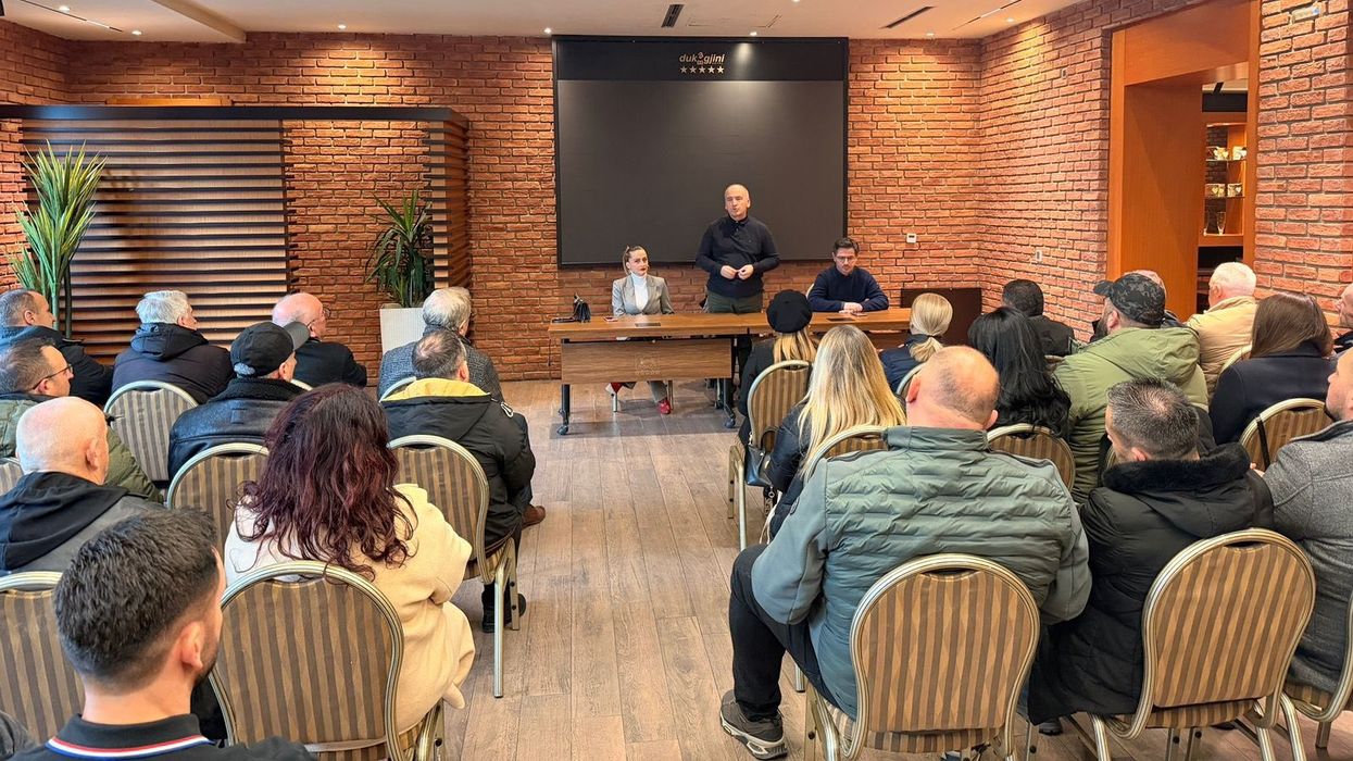 LDK në Pejë diskuton Kuvendin Qendror, refuzon dorëheqjen e Abdixhikut LDK në Pejë diskuton Kuvendin Qendror, refuzon dorëheqjen e Abdixhikut