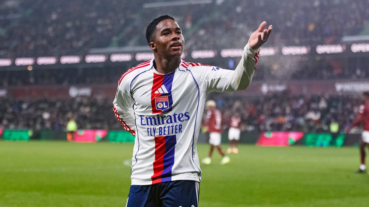 Endrick futet në histori të Lyonit me het-trikun ndaj Metzit