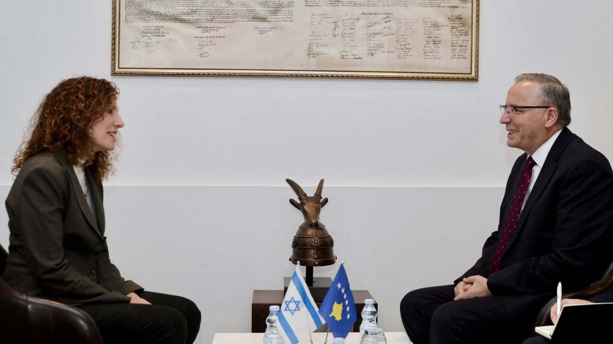 Hamza takohet me ambasadoren e Izraelit në Kosovë, bisedojnë për zhvillimet aktuale në vend Hamza takohet me ambasadoren e Izraelit në Kosovë, bisedojnë për zhvillimet aktuale në vend