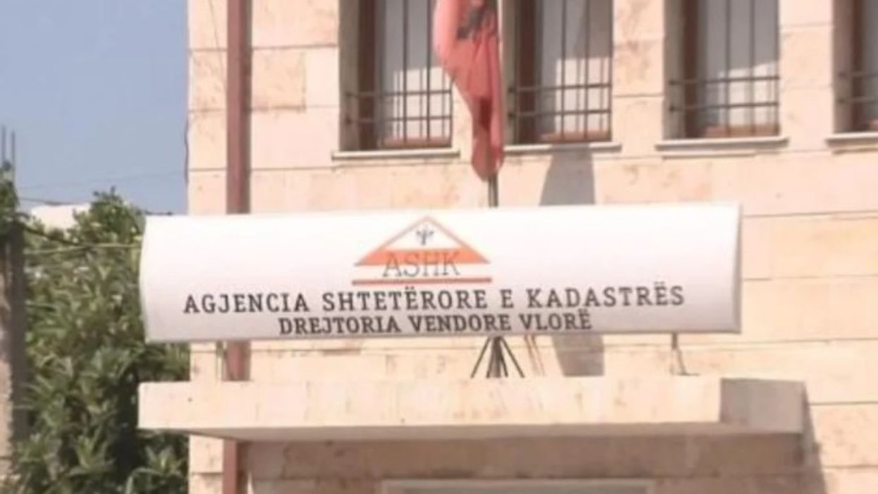 Presion ndaj punonjësve të Hipotekës Vlorë pas peticionit, pezullohet puna Presion ndaj punonjësve të Hipotekës Vlorë pas peticionit, pezullohet puna