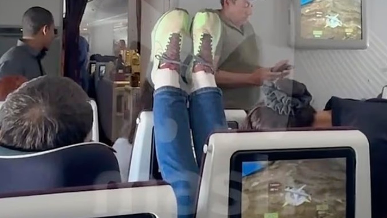 “Business class” me këmbë në sedilje - incidenti i çmendur në fluturimin Doha–Moskë