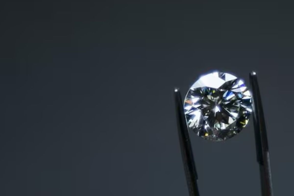Japonia dhe SHBA-të synojnë prodhimin e 'diamanteve sintetike' brenda një plani investimi prej 550 miliardë dollarësh Japonia dhe SHBA-të synojnë prodhimin e 'diamanteve sintetike' brenda një plani investimi prej 550 miliardë dollarësh