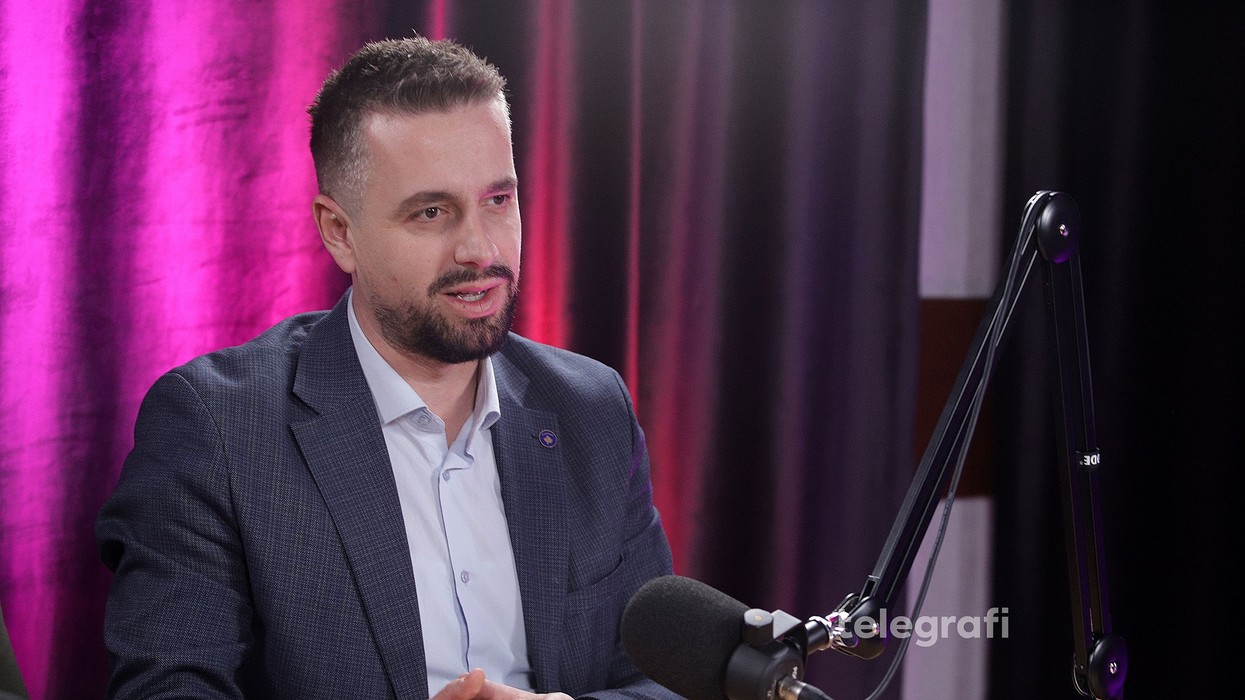 Shahini: Prishtina po teston model të ri arsimor për nxënësit në epokën e AI