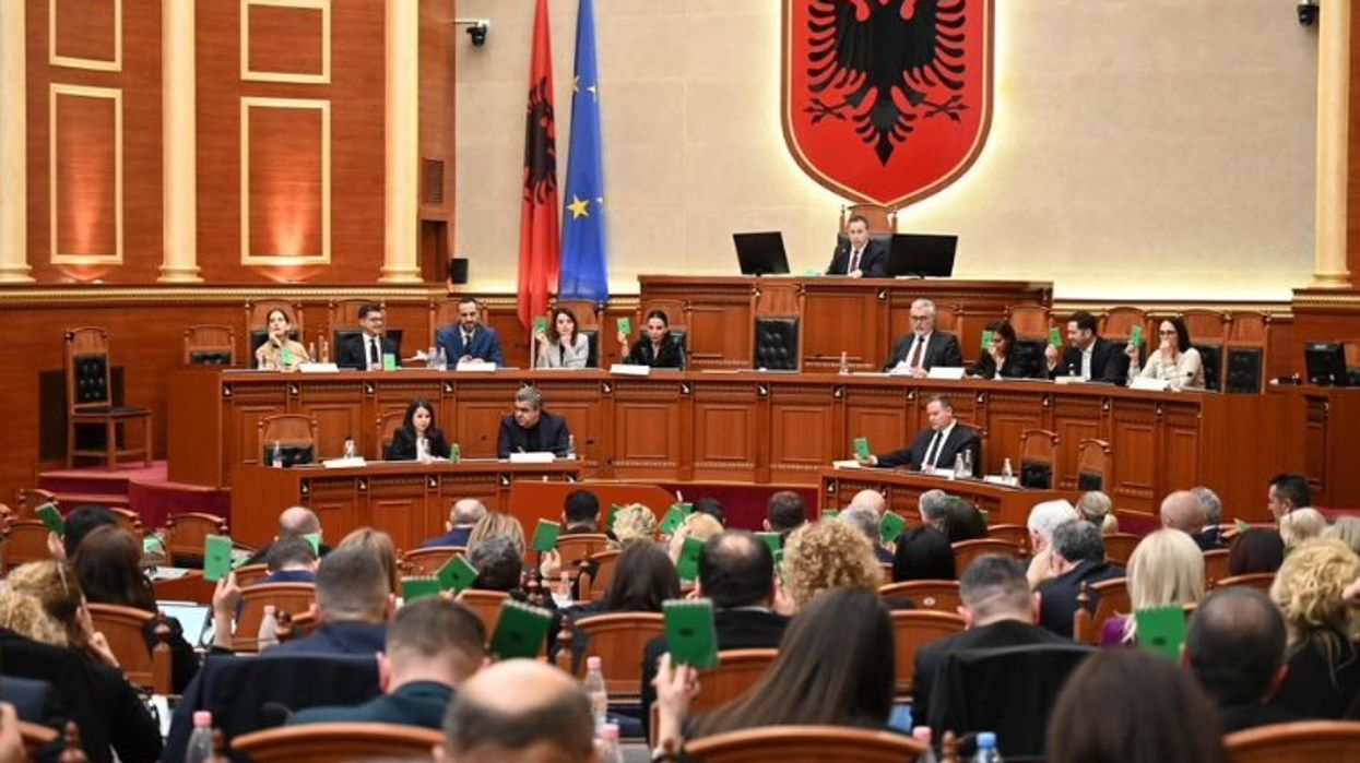 Parlamenti miraton me 85 vota ndryshimet në Kodin Penal Parlamenti miraton me 85 vota ndryshimet në Kodin Penal
