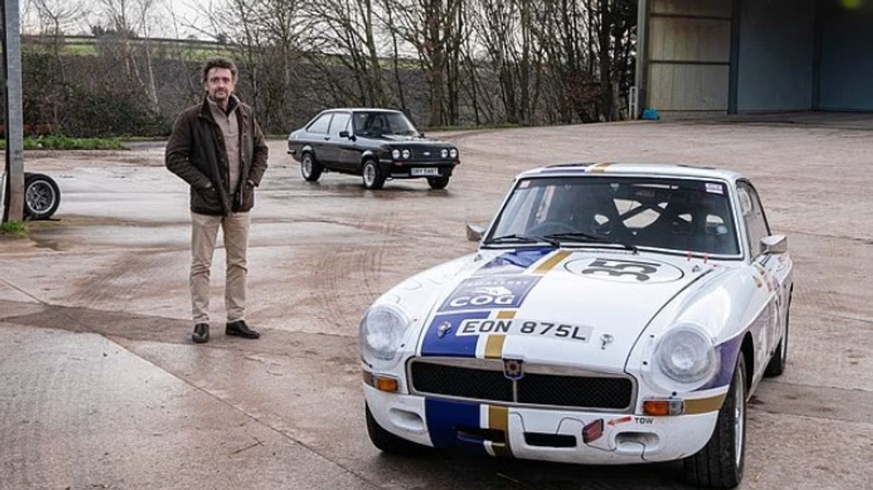 Richard Hammond po shet katër nga makinat e tij të preferuara - dhe ato mund të jenë tuajat, nëse keni pak para për të shpenzuar Richard Hammond po shet katër nga makinat e tij të preferuara - dhe ato mund të jenë tuajat, nëse keni pak para për të shpenzuar