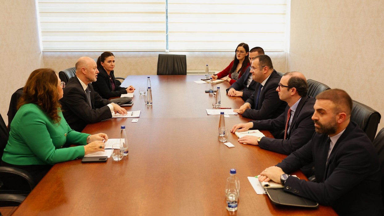 Guvernatori i BQK-së takohet me shefin e ri të bashkëpunimit të BE-së në Kosovë, diskutohet integrimi financiar dhe reformat