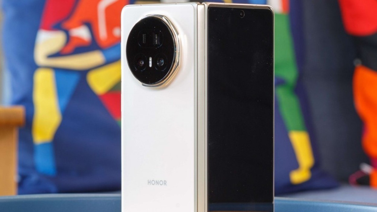 Honor po punon gjithashtu në një telefon të palosshëm të gjerë për të konkurruar me Samsung dhe Apple