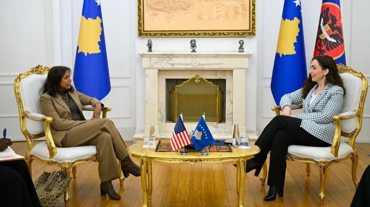 Osmani takon të ngarkuarën me punë të SHBA-së, flasin për zhvillimet e fundit politike