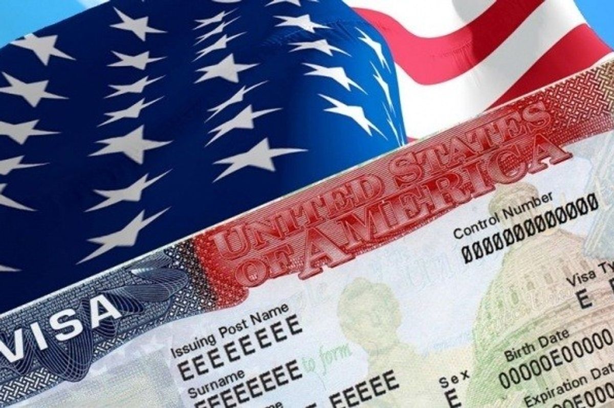 Ambasada amerikane paralajmëron shqiptarët për rregullat e vizave Ambasada amerikane paralajmëron shqiptarët për rregullat e vizave