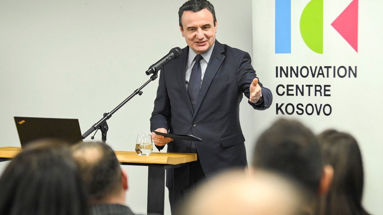 KESCO kërkon rritje 21.3% të çmimit të energjisë, Kurti thotë se qytetarët “pëlqejnë të kenë shumë nxehtë”