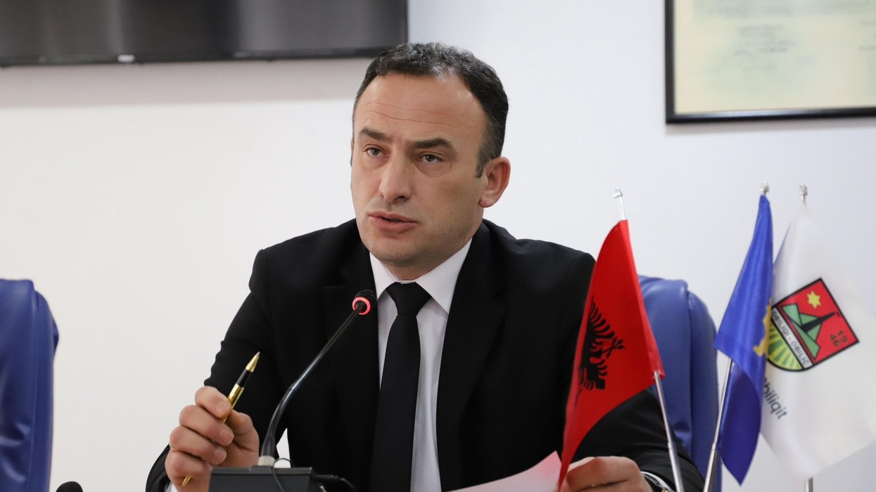 Thaçi dhuron veturën zyrtare për OVL UÇK-në e Obiliqit