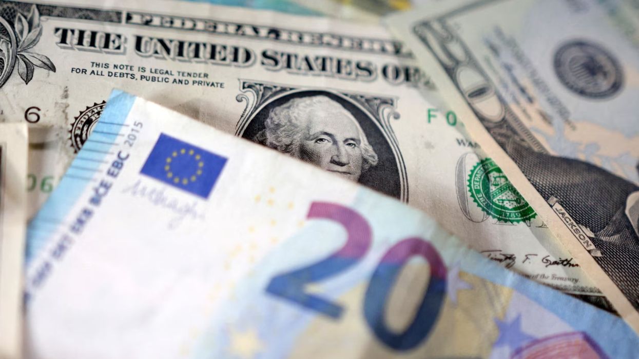 Dobësohet dollari amerikan, euroja arrin nivel rekord që nga viti 2021 Dobësohet dollari amerikan, euroja arrin nivel rekord që nga viti 2021