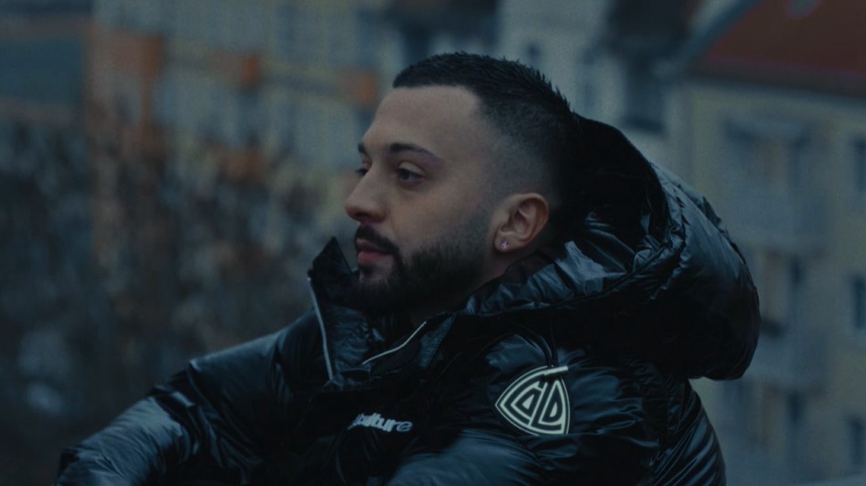 Gjesti rikthehet fuqishëm me këngën e re dhe thyen rekorde globale