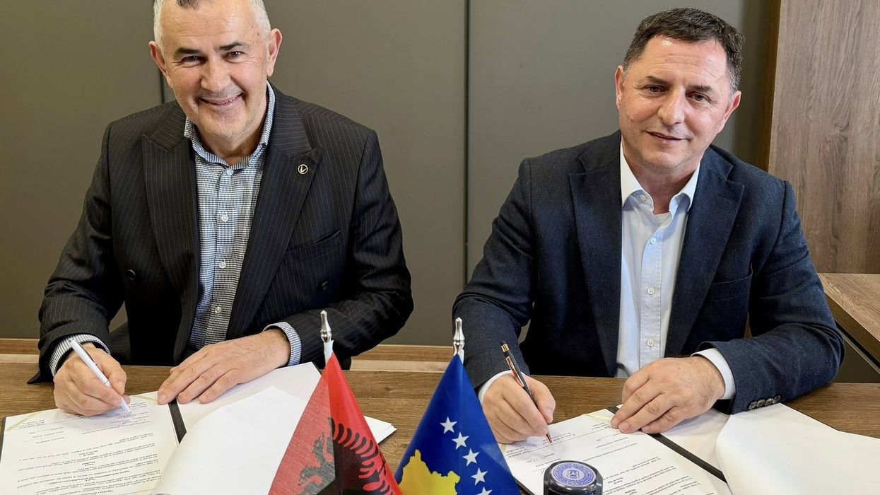 Kastrati nënshkruan marrëveshje bashkëpunimi me IADK për mbështetjen e bujqësisë në Malishevë Kastrati nënshkruan marrëveshje bashkëpunimi me IADK për mbështetjen e bujqësisë në Malishevë