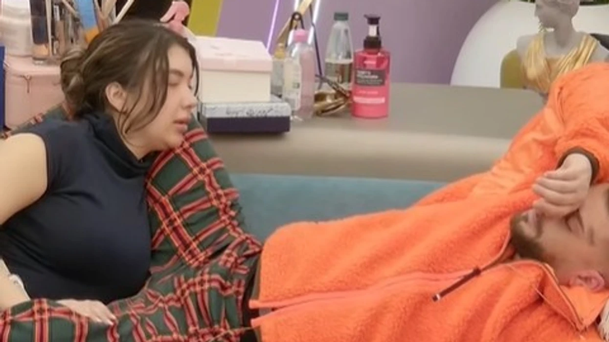 Alba provokon Limin duke i bërë masazh shumë pranë zonës intime në shtëpinë e BBVK 4