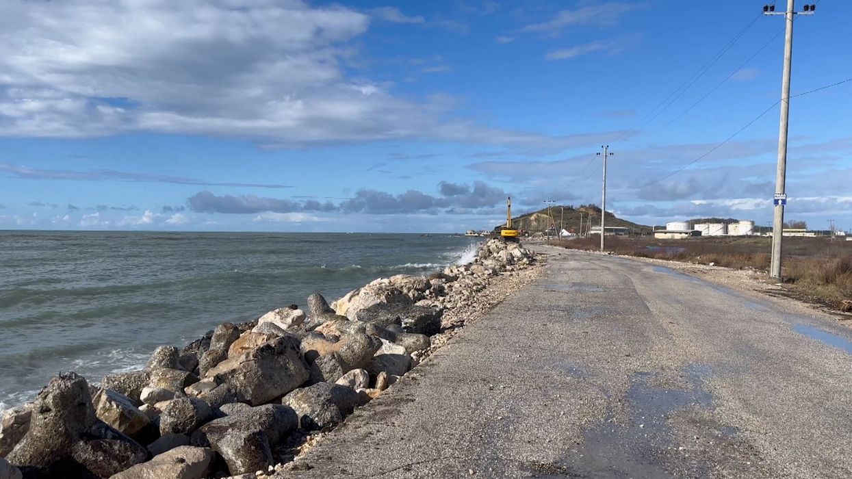 Erozioni detar kërcënon zhdukjen e plazhit të Porto Romanos në Durrës Erozioni detar kërcënon zhdukjen e plazhit të Porto Romanos në Durrës