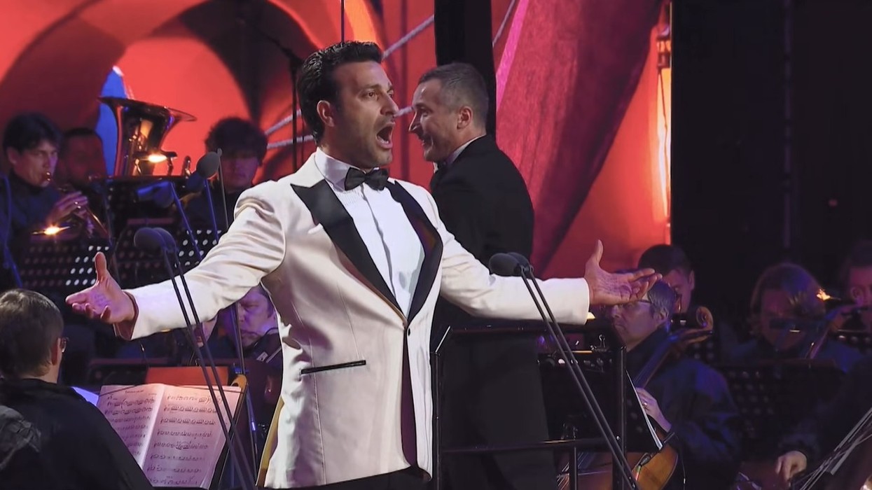 Ramë Lahaj këndon shqip në Shën Petersburg të Rusisë, promovon kulturën dhe këngën vendase atje