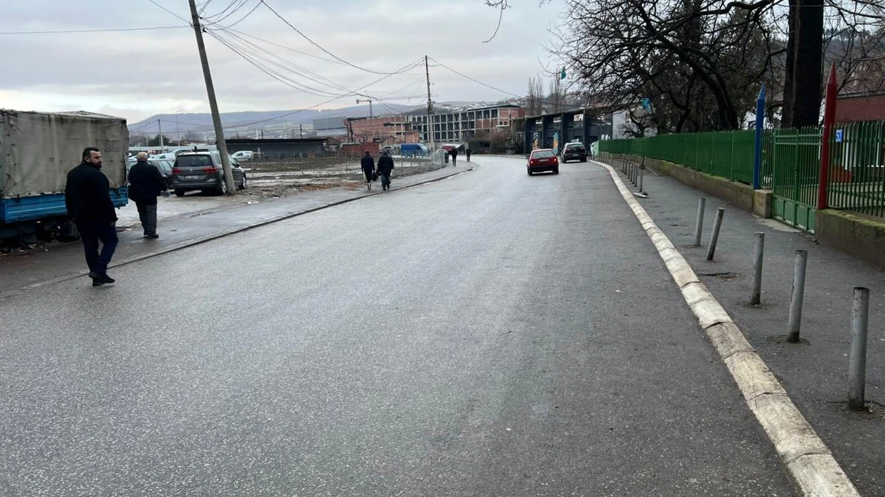 Vazhdon aksioni për lirimin e hapësirave publike nga tregu ilegal në Mitrovicë