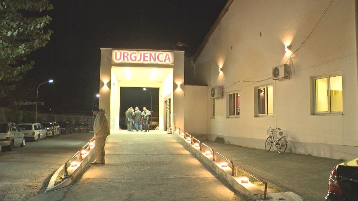 Aksident në qendër të Shkodrës, goditet humoristi Nexho Shabani